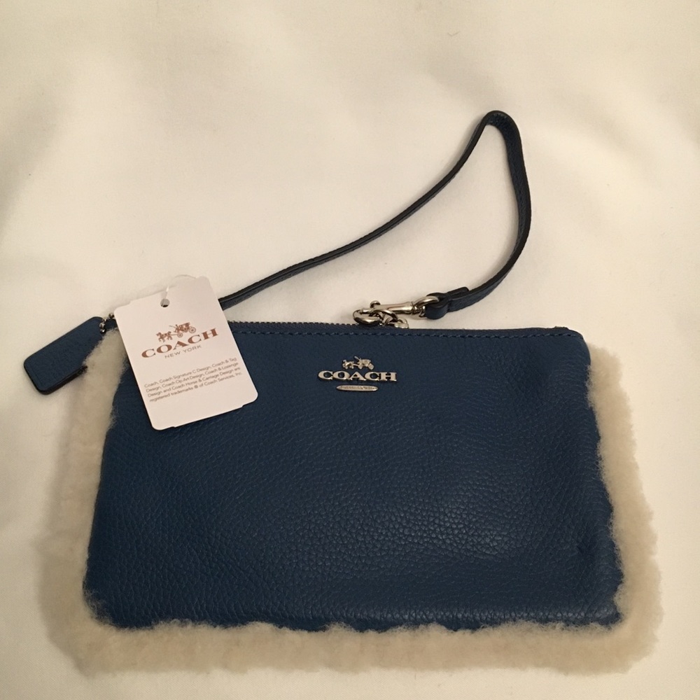 NWT Coach Pebble Lg Wristlet Fur Trim